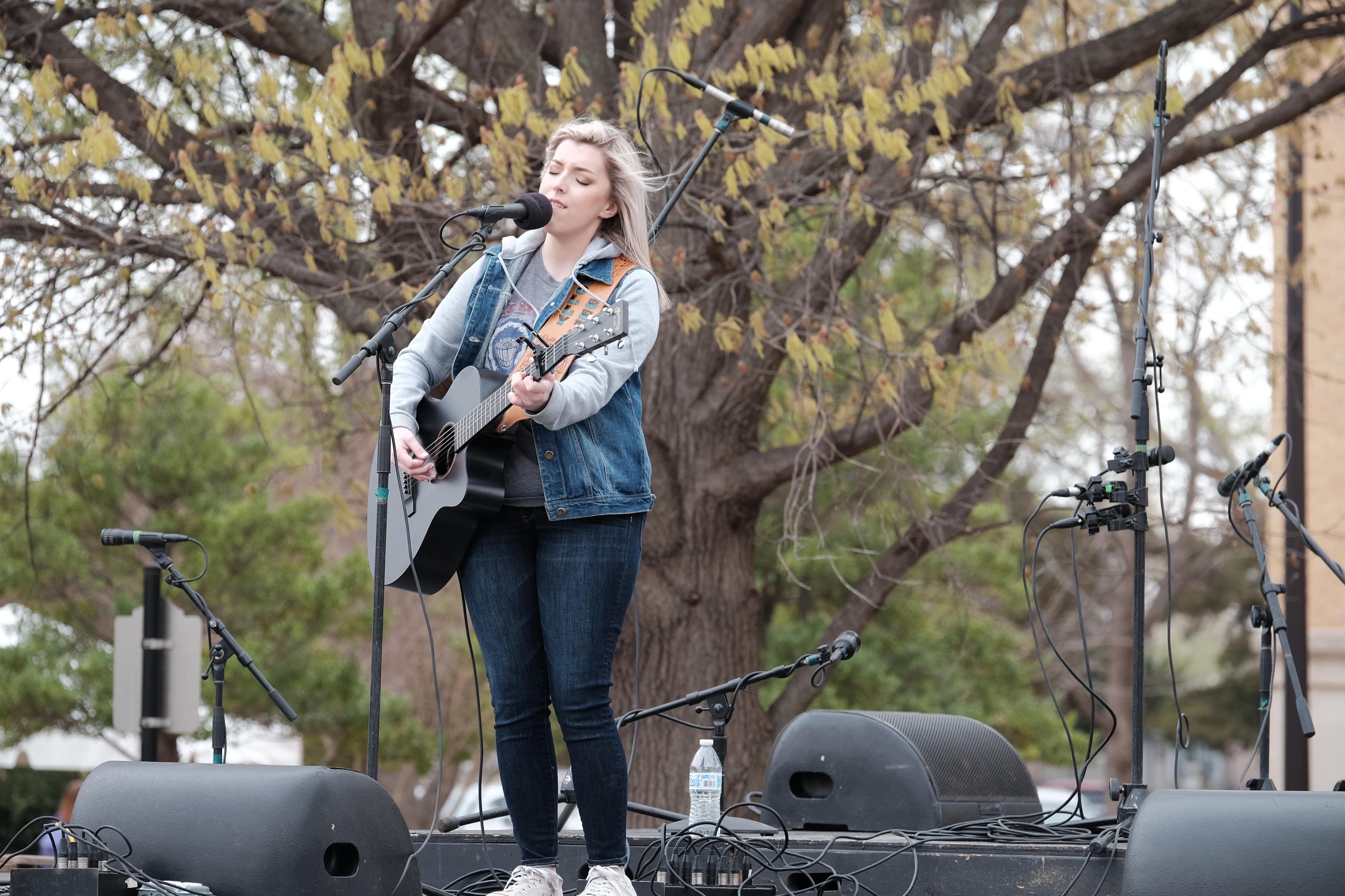 Girl singing at Droverstock 2017