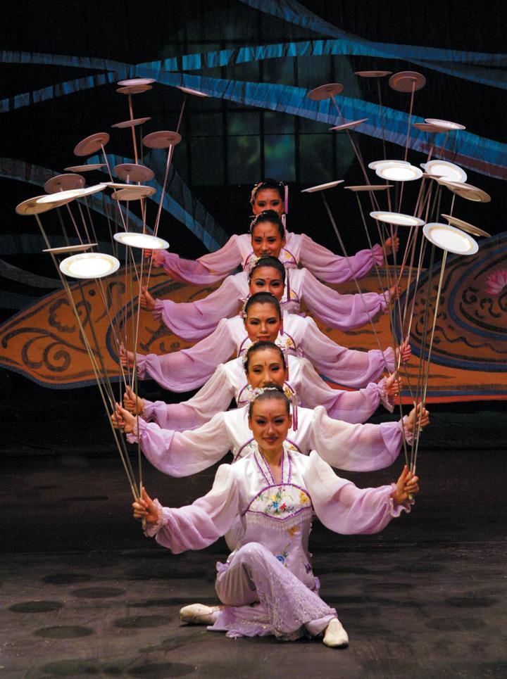 Chinese Acrobats Bring Wonder to USAO Stage