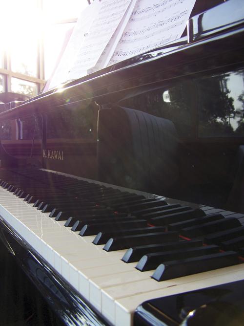 Photo of a piano 